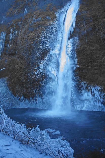 Photo waterfall at forest during winter