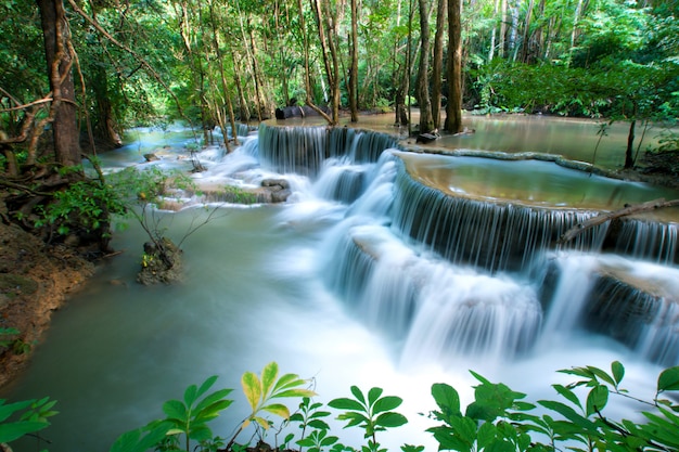 Cascata nella provincia di kanchanaburi, tailandia