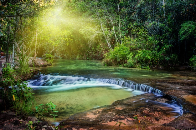 Foto paesaggio di cascata