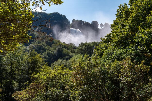 Photo waterfall marmore artificial waterfall in umbria