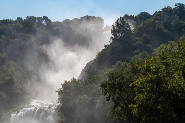 Photo waterfall marmore artificial waterfall in umbria