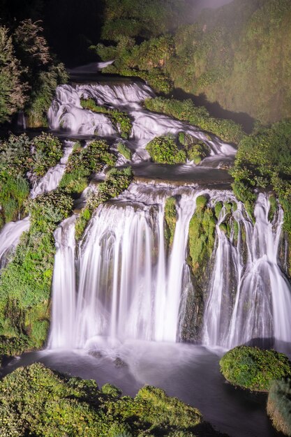 Photo waterfall of marmore by night lower part