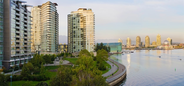 Photo waterfront living in vancouver bc