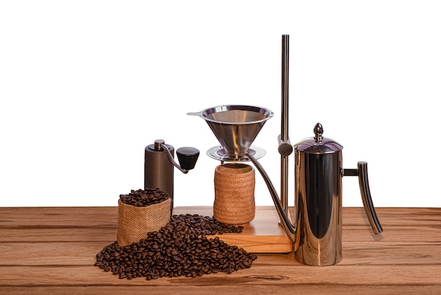 Waterkoker drip koffie tools koffiemolen en gebrande koffiebonen op houten tafel