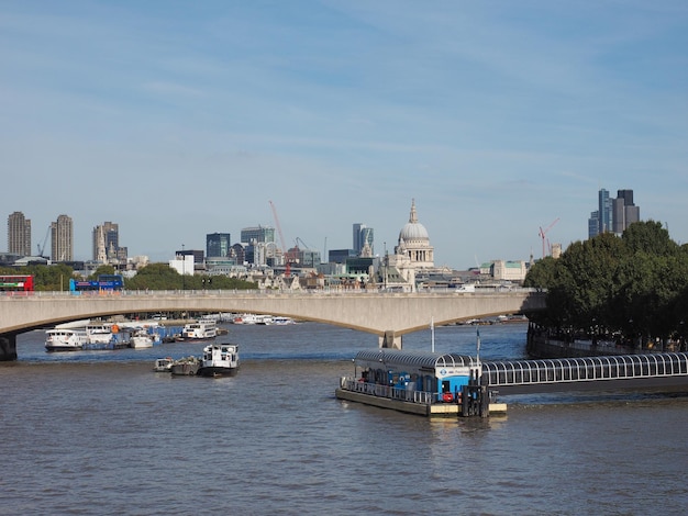 ロンドンのウォータールー橋