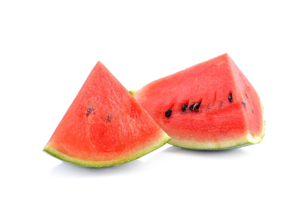 Watermeloen die op wit wordt gesneden