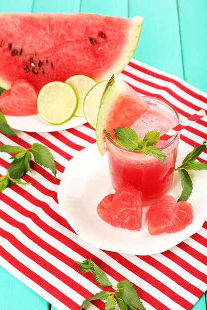 Photo watermelon cocktail on table closeup