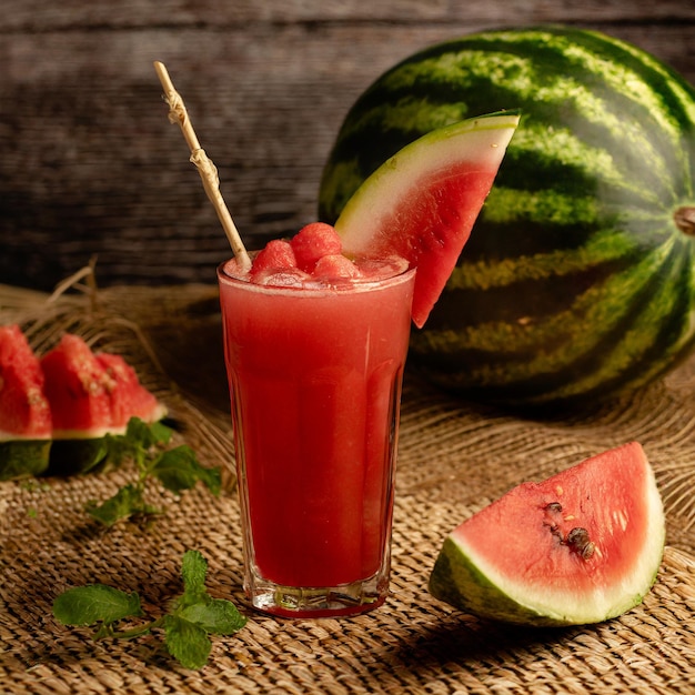 Watermelon drankje met een watermeloen in het midden Ai gegenereerd