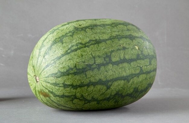 Photo watermelon on a gray background