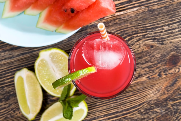 Photo watermelon juice with ice