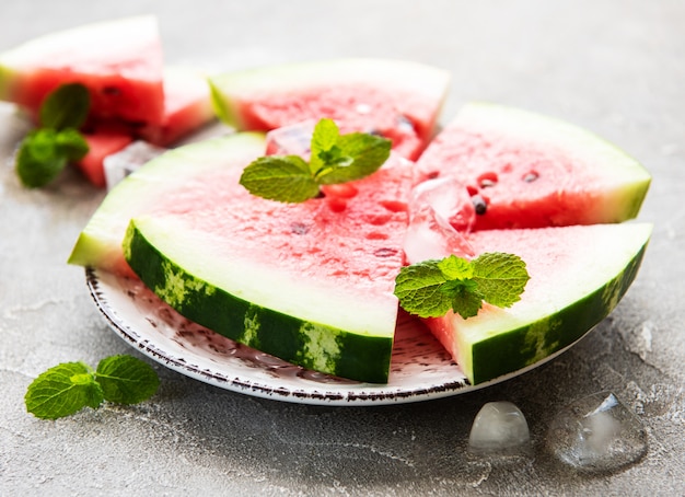 Photo watermelon with ice