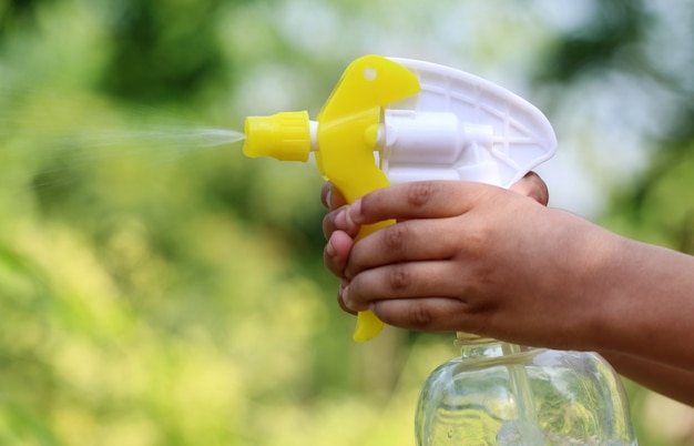 Waternevel in een tuin