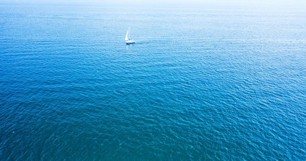 Wateroppervlak op zee Abstracte natuurlijke achtergrond