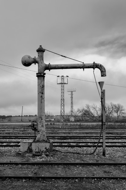 Waterpomp tussen treinsporen