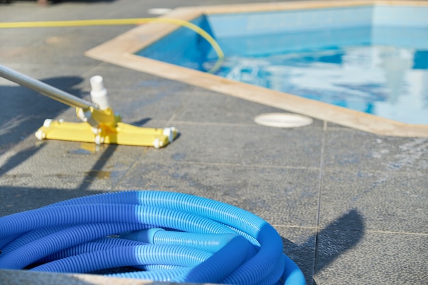 Waterstofzuiger voor het reinigen van het zwembad