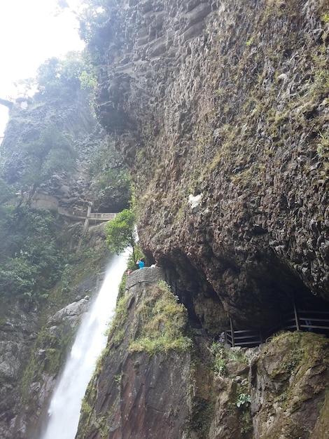 Waterval bij het kleine stadje banos