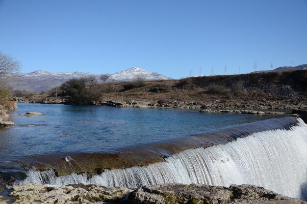 Foto waterval in de bergen van montenegro