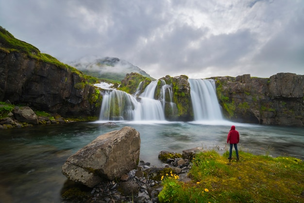 Waterval met mist in IJsland