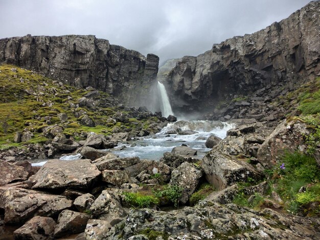 Waterval tegen de lucht