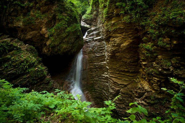 Watervallen in de bergen van Adygea Rusland