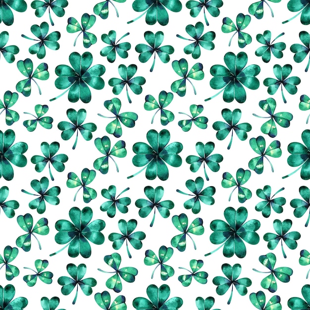 waterverf naadloos patroon op het thema van St Patrick's Day groene vierbladige klaverbladeren op een witte achtergrond vakantie afdruk