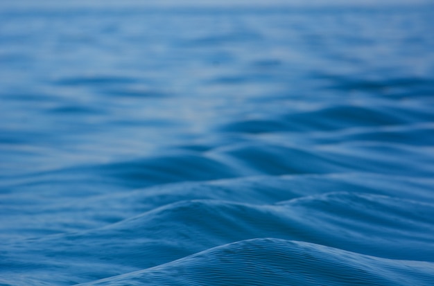 Priorità bassa di struttura del mare blu dell'onda.