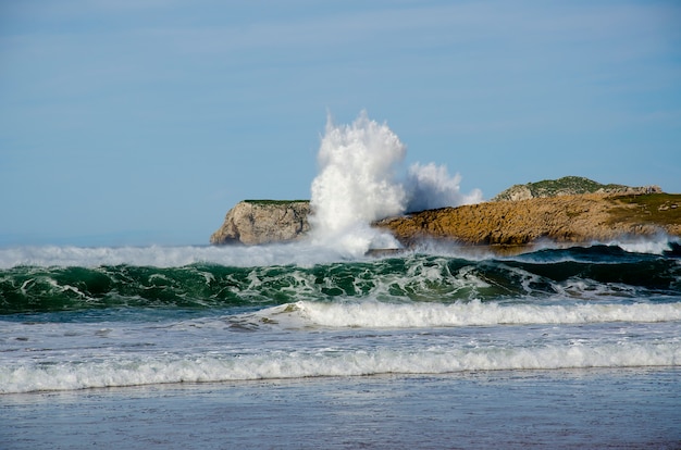 Wave breaking with mountains