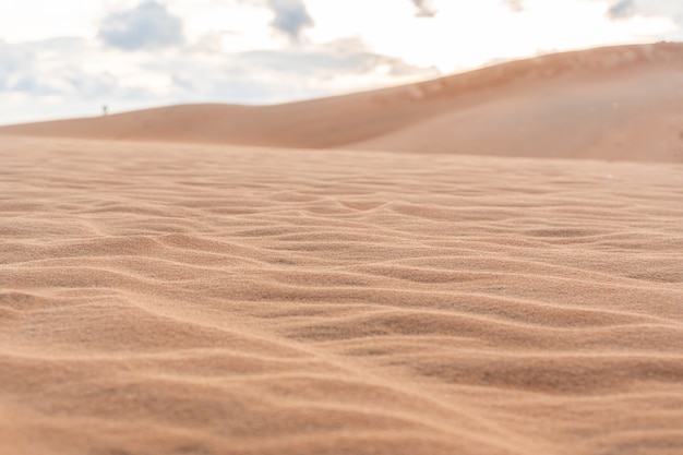 Фото Волна текстуры песка. муйне, вьетнам, копия пространства