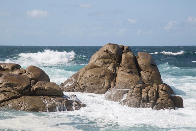 Barca Point, Muxia, Galicia의 파도와 바위