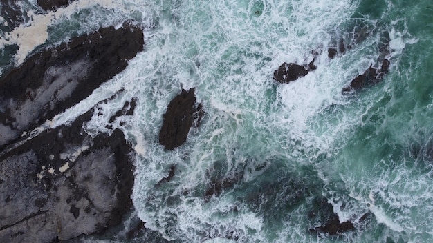 Le onde del mare di okhotsk vicino alle isole curili in russia