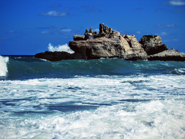 Waves splashing on rocks