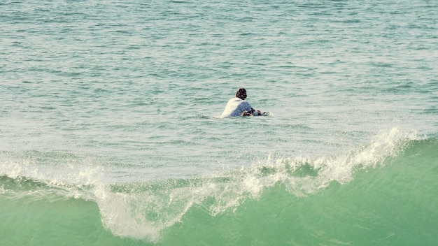 Waves splashing in sea