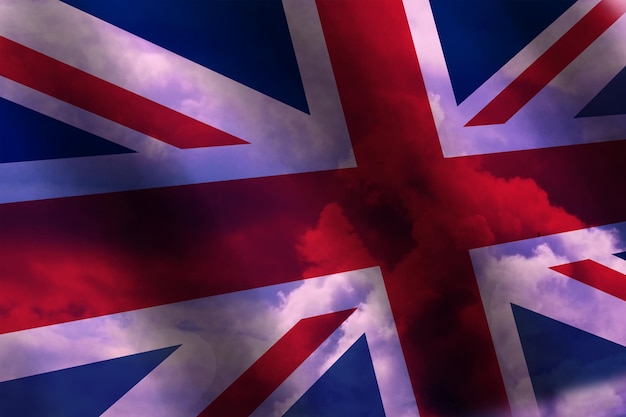 青と赤の雲を背景にイギリスの国旗を振る
