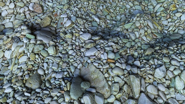 砂利の波状の山