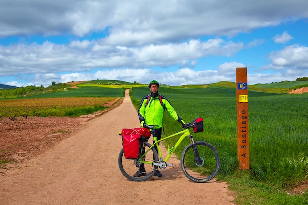 Foto il modo di saint james in bicicletta 571 km a santiago