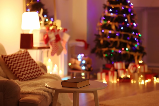 Wazig kerstboom op woonkamer