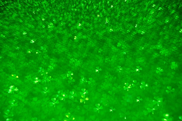 Wazig, niet scherp abstracte achtergrond StPatrick's Day Groene lichten Klavervormige bokeh Shamrock