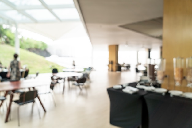 Foto wazig ontbijtbuffet in het interieur van het restaurant van het hotel