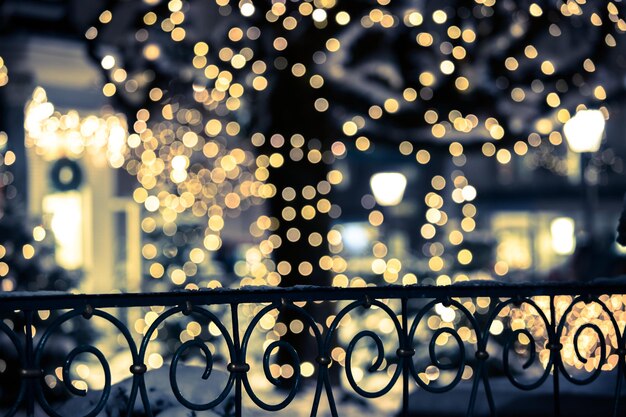 Wazige lichten op de kerstmarkt Oostenrijk