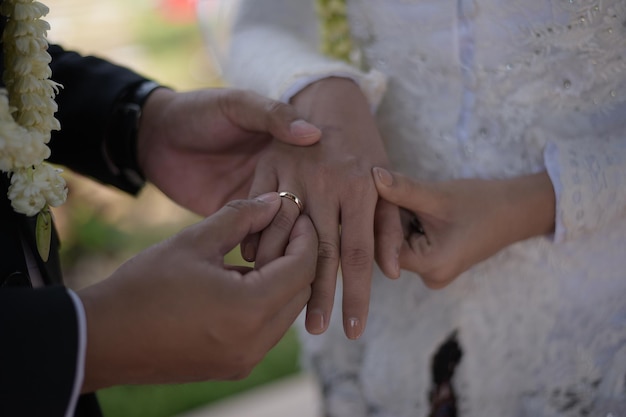 Носите кольцо Обручальные кольца символ любви семьи Пара простых обручальных колец