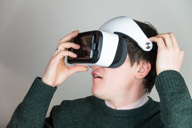 Wearing virtual reality glasses