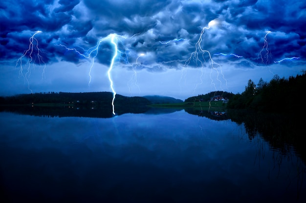 Foto collage di effetti meteorologici