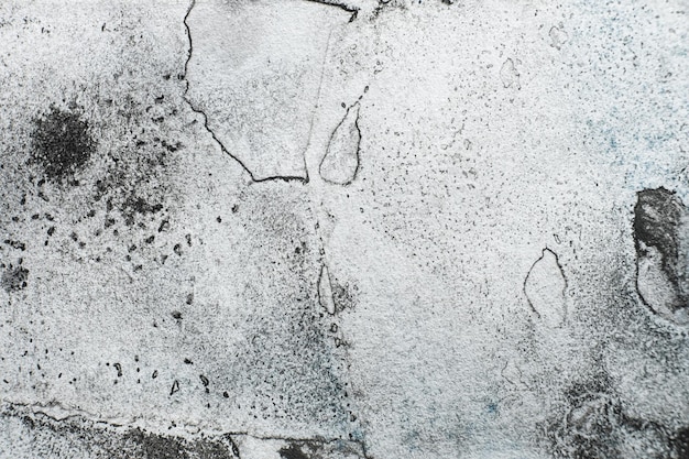 풍화된 질감 검은 흙 얼룩 흰색 풍화된 고르지 않은 오래된 콘크리트 벽 먼지 곡물 소음