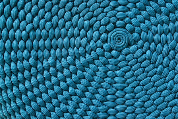 Weaving pattern with a center in a circle. 