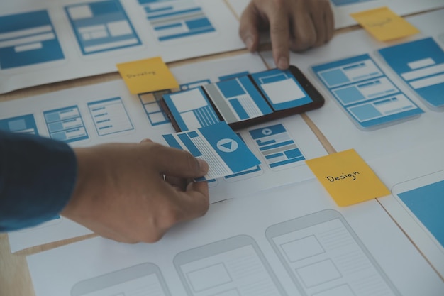 ウェブサイトデザイナークリエイティブプランニングアプリケーション開発ドラフトスケッチ図面テンプレートレイアウトフレームワークワイヤーフレームデザインスタジオユーザーエクスペリエンスのコンセプト