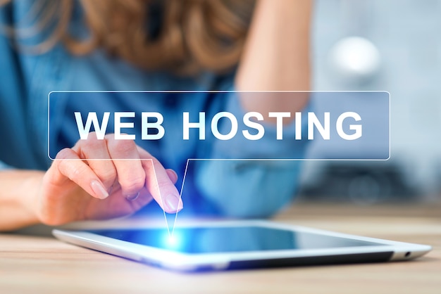 Foto concetto di hosting di siti web con dispositivo