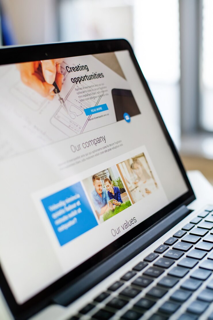Foto website-ontwerp op een laptopscherm