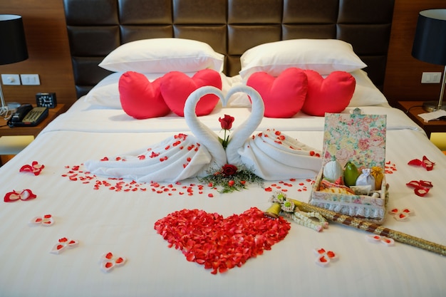 結婚式のベッド、タイの結婚式、ロマンチックなベッド