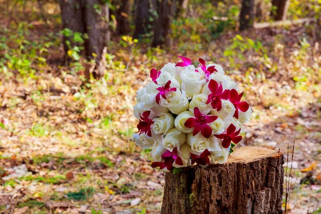 ウェディングブーケ美しいバラのスタイル、美しい、ロマンスの自然