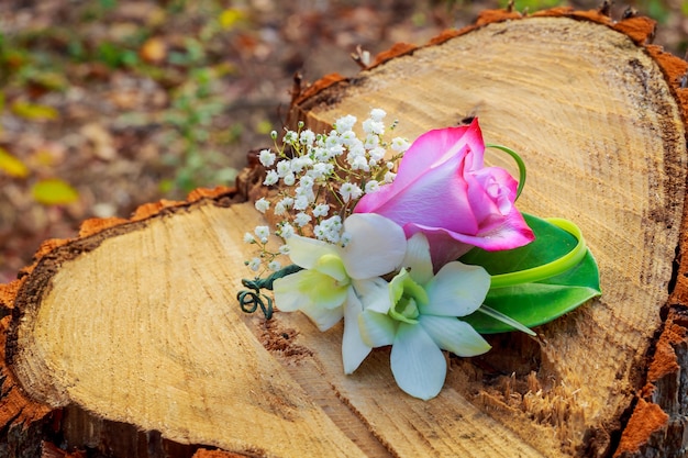 結婚式の花のアクセサリー植物、ブローチ、美しさ、ビーズ、結婚式の花屋のウェディングブーケ